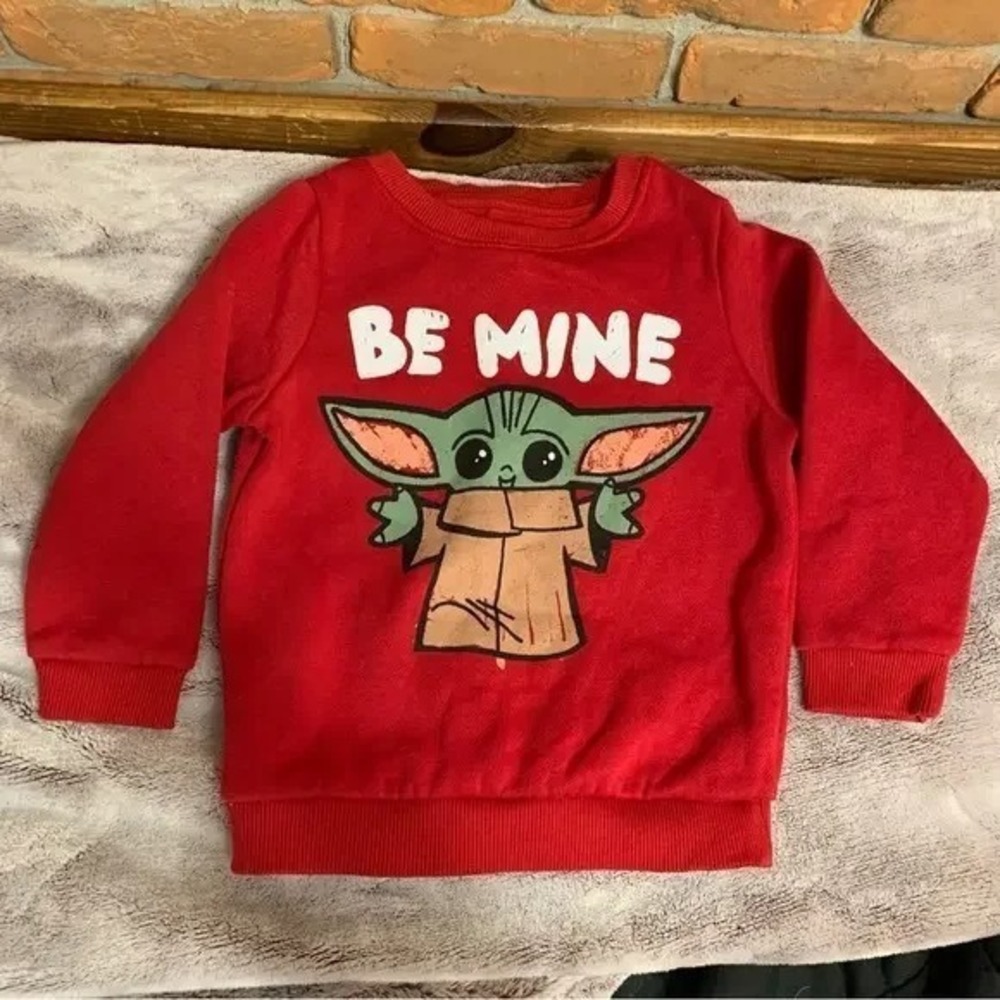 Star Wars Baby Yoda Sweatshirt Size 3T Valentine's Day Pullover Graphic Red